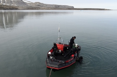 気候変動研究の要、北極圏ダイビング