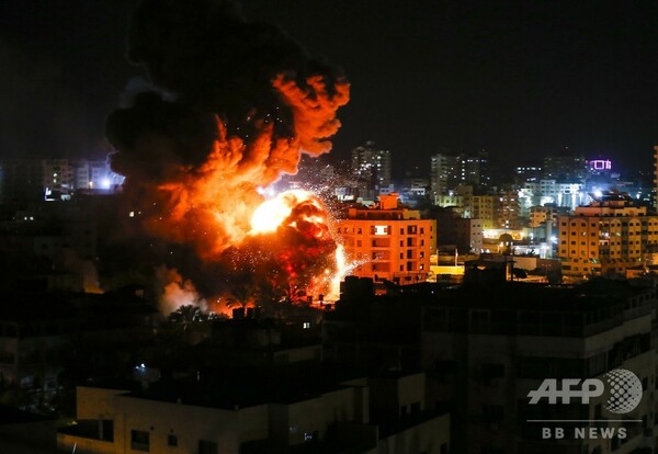 イスラエル、ガザ空爆で民家攻撃に報復 ハマス指導者事務所を破壊