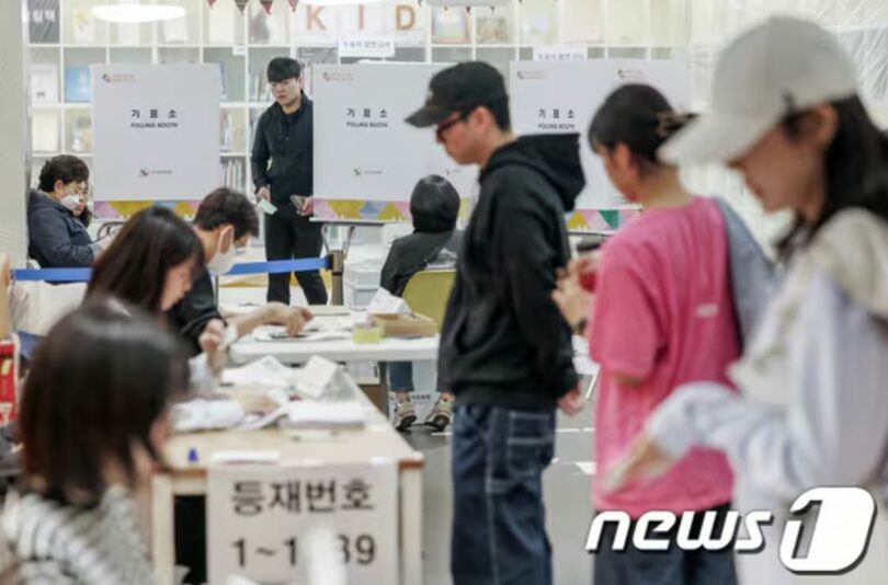 韓国総選挙の投票風景(c)news1