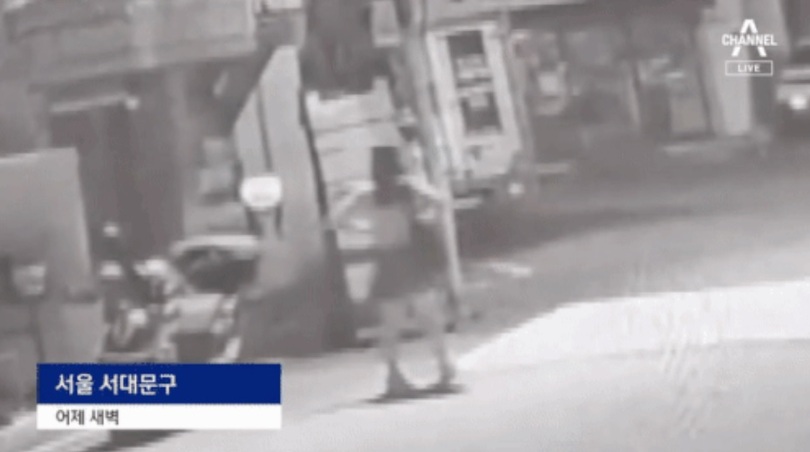 路地を歩く女性（チャンネルAキャプチャー）(c)news1