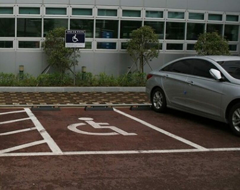 障害者専用駐車区画(c)NEWSIS