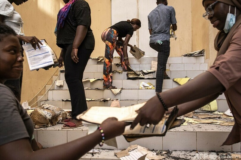 【今日の1枚】文書を守るはネコの務め？ セネガル