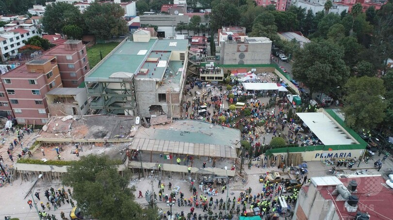 メキシコ地震 小学校で懸命の捜索も難航 死者230人に 写真8枚 国際ニュース Afpbb News