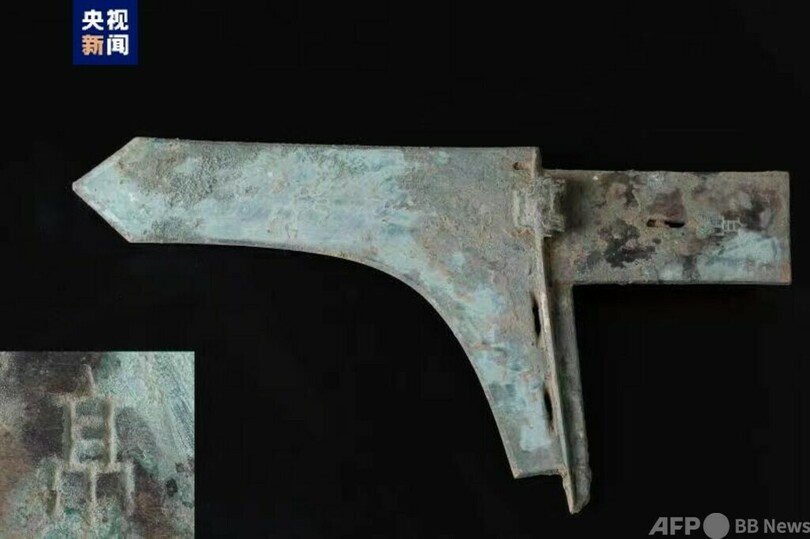 中国西部で3000年前の甲字型墓8基を発見