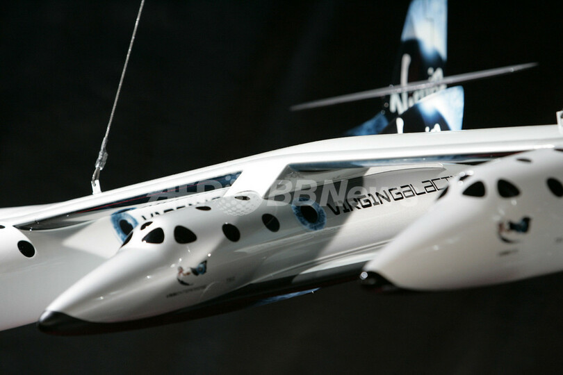 ヴァージン・ギャラクティック、有人宇宙旅行用の宇宙船模型を公開