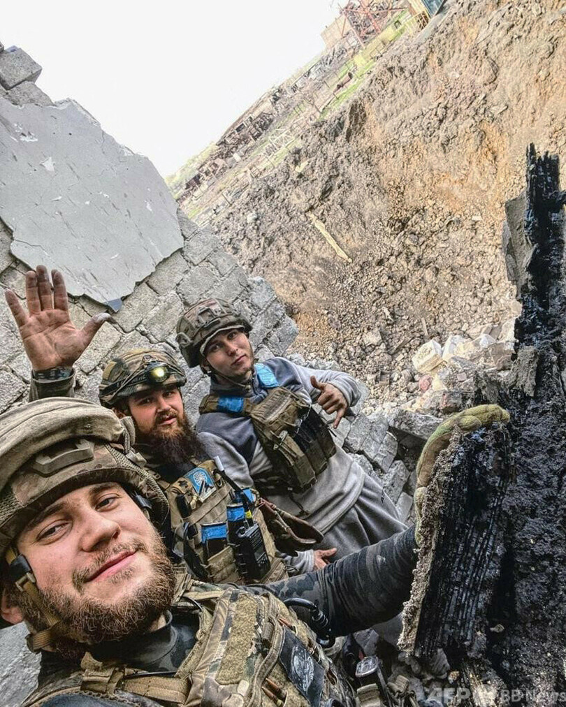 製鉄所に残るウクライナ兵 大統領府が写真公開