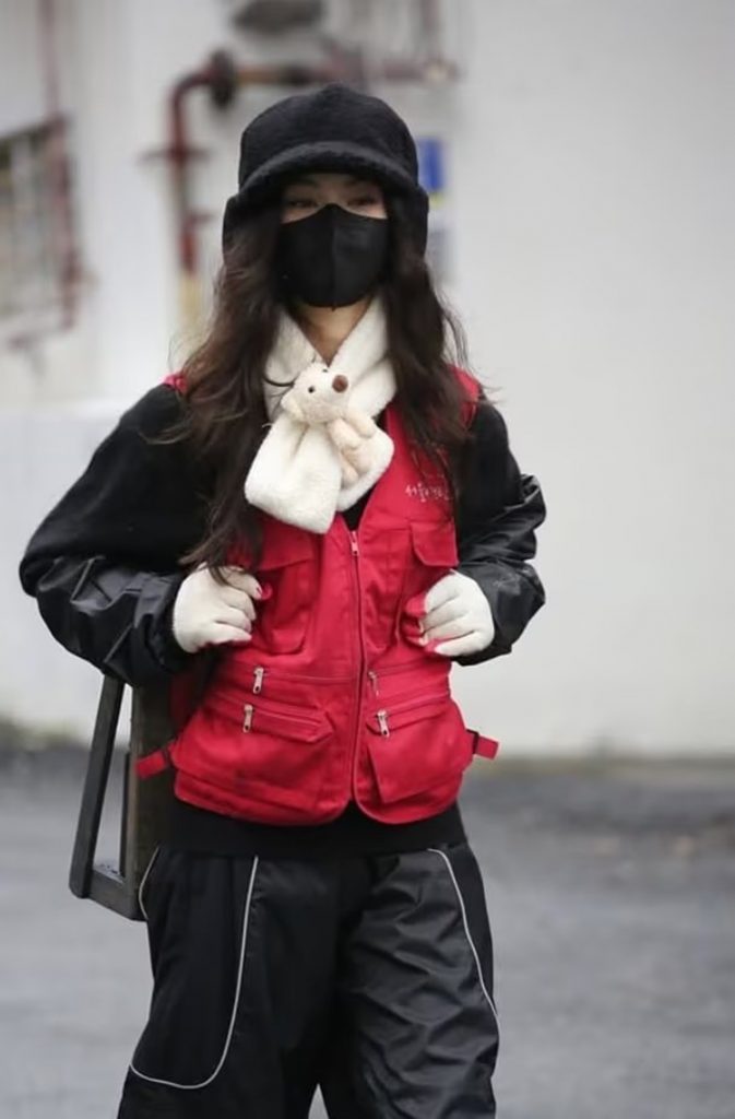 所属事務所に復帰」した韓流NewJeansダニエル…顔を隠して“練炭奉仕活動