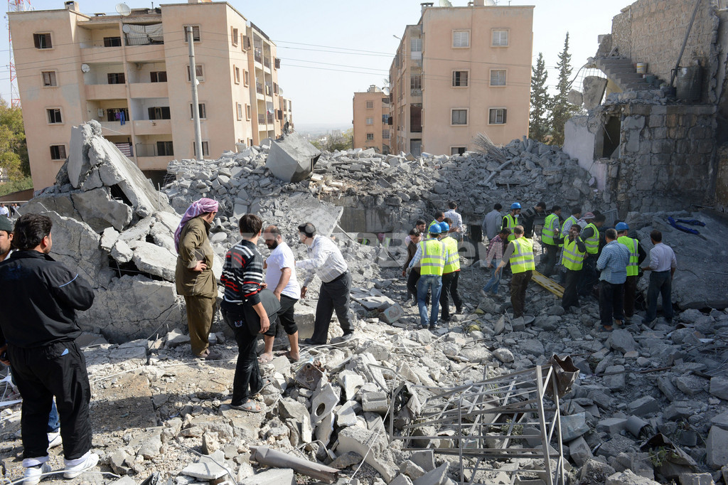 シリア中部で自動車爆弾攻撃、政権側50人が死亡