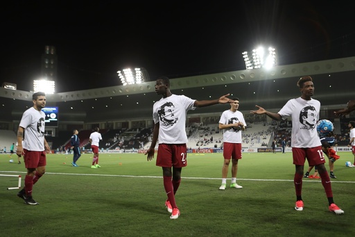 カタール代表選手が首長支持のtシャツ着用 Fifaから懲戒処分か 写真7枚 国際ニュース Afpbb News