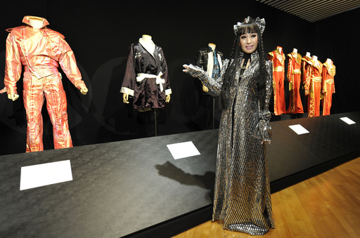 マイケル・ジャクソンの遺品展、都内で開催 ジャクソンズ時代の衣装も