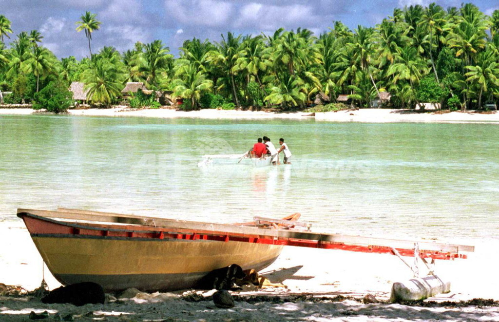 太平洋漂流1か月、キリバスの漁師2人が生還 太平洋漂流1か月、キリバスの漁師2人が生還