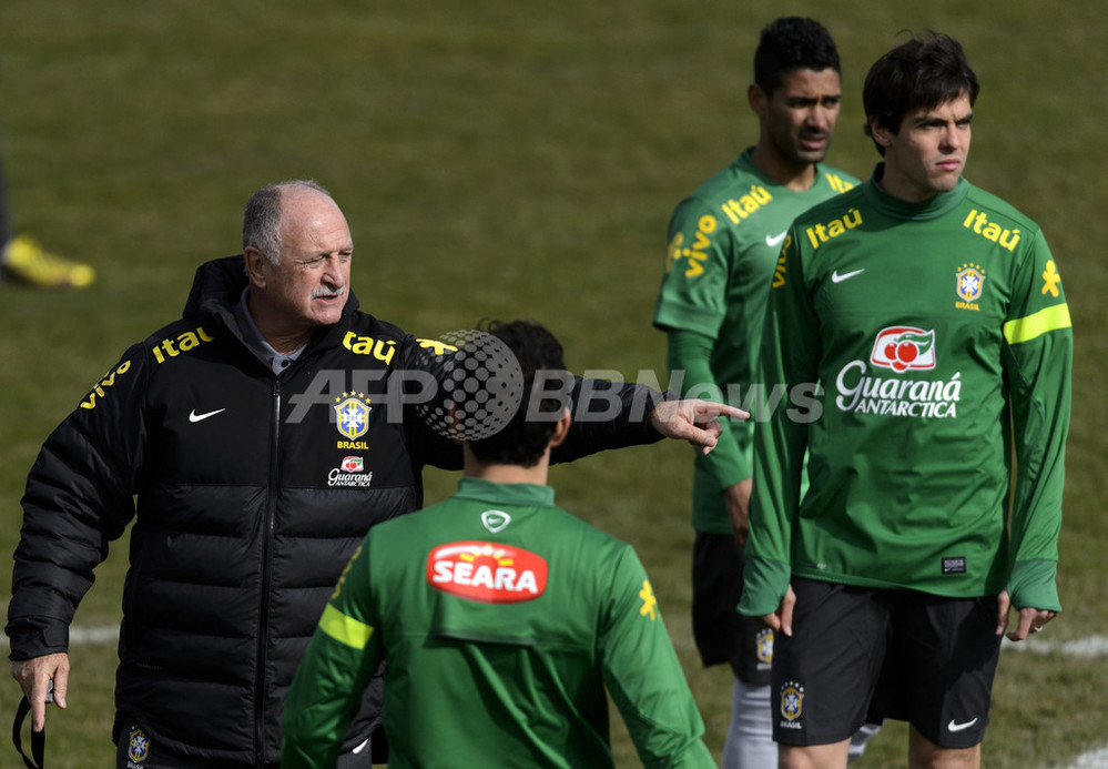 スコラーリ監督、カカとロナウジーニョの共存は慎重に判断 写真1枚