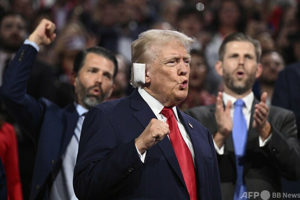 トランプ氏、共和党大会に登場 右耳にはガーゼ 写真14枚 国際ニュース：AFPBB News
