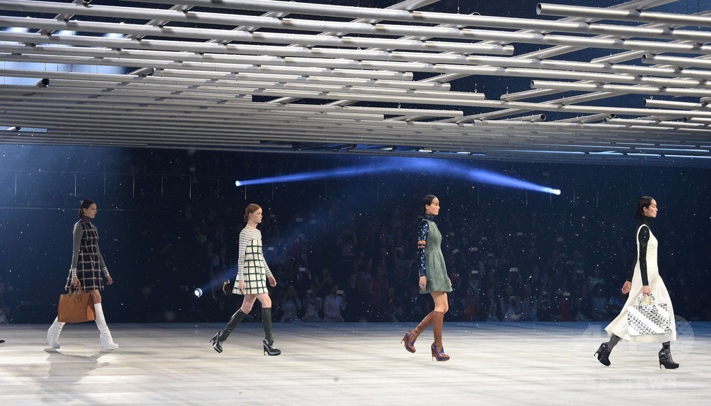 クリスチャン・ディオール、都内で過去最大規模のファッションショー