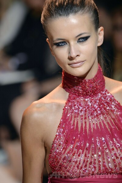スパンコールを贅沢を使用したドレス、「ズハイル・ムラド」14/15年秋冬オートクチュール