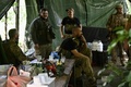ウクライナ東部バフムート付近の前線でロシア軍を攻撃するウクライナ軍（2023年7月20日撮影）。(c)Genya SAVILOV / AFP