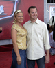 写真は上映会に出席したNASCARドライバーのカート・ブッシュ（%%Kurt Busch%%、右）。(c)AFP/Getty Images Ken Charnock