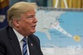 米ホワイトハウスでハリケーンに関する説明を受けたのち、報道陣に話をするドナルド・トランプ大統領（2018年9月11日撮影、資料写真）。(c)ZACH GIBSON / AFP