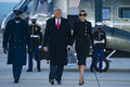 米国のドナルド・トランプ前大統領夫妻（2021年1月20日撮影）。(c)ALEX EDELMAN / AFP
