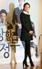 女優のチェ・ジウ（Choi Ji-Woo）が16日、韓国・ソウル（Seoul）のロッテホテルソウル（Lotte Hotel Seoul）で行われたソウル放送（SBS）ドラマ「怪しい家政婦」の制作発表会に出席した。同ドラマは、2011年日本テレビ系列で放送された人気ドラマ「家政婦のミタ」をリメークしたもので、チェ・ジウは主人公のパク・ボンニョ役（三田灯役）を演じる（2013年9月16日撮影）。(c)STARNEWS