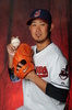 米大リーグ（MLB）のクリーブランド・インディアンス（Cleveland Indians）は19日、キャンプ地のアリゾナ（Arizona）州グッドイヤー（Goodyear）でメディア向けのフォトデーを開催した。

ポーズをとる松坂大輔（Daisuke Matsuzaka、2013年2月19日撮影）。(c)AFP/Getty Images/Rich Pilling