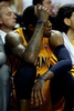 13-14NBAプレーオフ・イースタンカンファレンス決勝（7回戦制）第6戦、マイアミ・ヒート（Miami Heat）対インディアナ・ペイサーズ（Indiana Pacers）。ベンチで戦況を見守るインディアナ・ペイサーズのポール・ジョージ（Paul George、2014年5月30日撮影）。(c)AFP/Getty Images/Mike Ehrmann