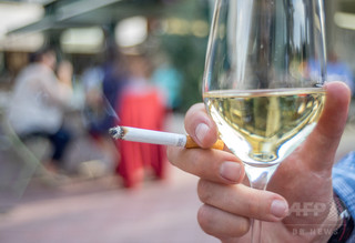 オーストリア、飲食店での喫煙禁じる禁煙法を撤回へ オーストリア、飲食店での喫煙禁じる禁煙法を撤回へ