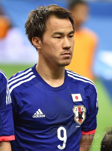 日本代表 岡崎慎司 #9 ユニフォーム レスター 引退 現役引退発表…「岡崎慎司×ユニフォーム」欧州時代で“最高の4着