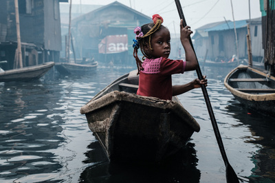 <center>【講演】<br>フォトジャーナリスト千葉康由氏<br><small>(AFP通信）</small></center><br>