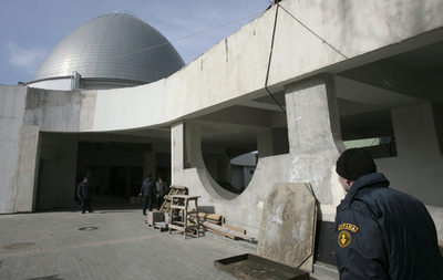 モスクワのプラネタリウム、武装警備員が差し押さえか