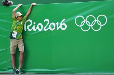 強い風の影響でボート競技が順延、テニス競技は90分の遅れ