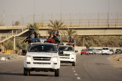 フセイン政権崩壊から5年、バグダッドの空港と市内を結ぶ高速道路は「安全な道」に