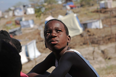 「必要ある限りハイチに留まる」、米軍現地司令官