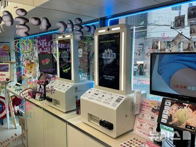 韓国コンビニでAIコスメ体験…10秒診断で「自分専用」パレット作成