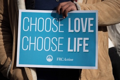 米テキサス州知事、妊娠6週以降の中絶禁止法案に署名