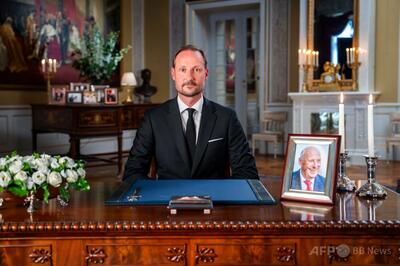 ノルウェーのホーコン8世が即位後初の演説 悲しみと感謝伝える