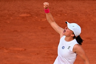 シフィオンテクが決勝進出 全仏OP連覇に王手