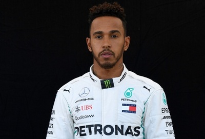 開幕戦へ準備万端、ドライバーがポートレート撮影に参加