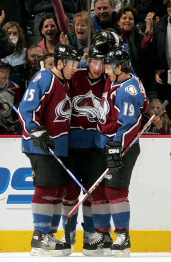 ＜06-07NHL＞アバランチ プレデターズに勝利し今季25勝目 - 米国