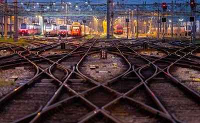 【今日の1枚】スト実施中、鈍色に輝く線路 オーストリア