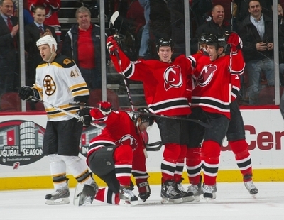 デビルズ シュートアウトの末ブルーインズに勝利