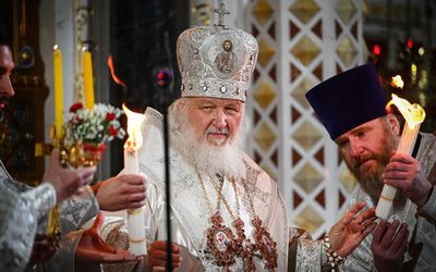 神がプーチン氏に「権力与えた」、ロ正教会のキリル総主教が誕生祝いで