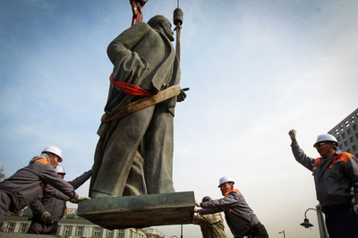 モンゴル首都、最後のレーニン像を撤去