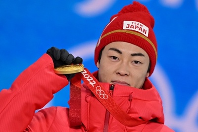小林陵侑に金メダル授与 ジャンプ男子NH、北京冬季五輪