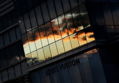 光と熱を調節・遮断する透明なフィルムを開発、研究