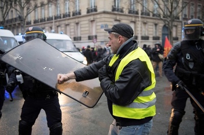 仏で10週目の「黄色いベスト運動」、参加者数は前週とほぼ変わらず