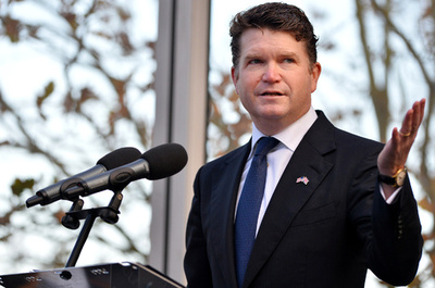 英国の伝統食批判した米大使に大ブーイング