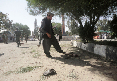 アフガニスタンでISAF狙った自爆攻撃、20人死亡 タリバンが犯行声明