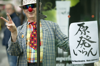 事故から3か月、世界でも脱原発同時デモ