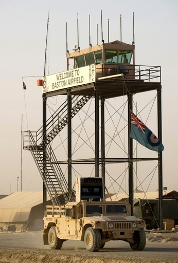 タリバンの襲撃受けた基地で英女性兵士が出産、アフガニスタン